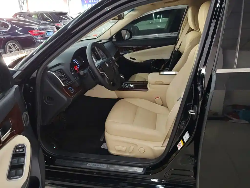 Toyota Crown 2019 2018 2.0T Fashion Edition