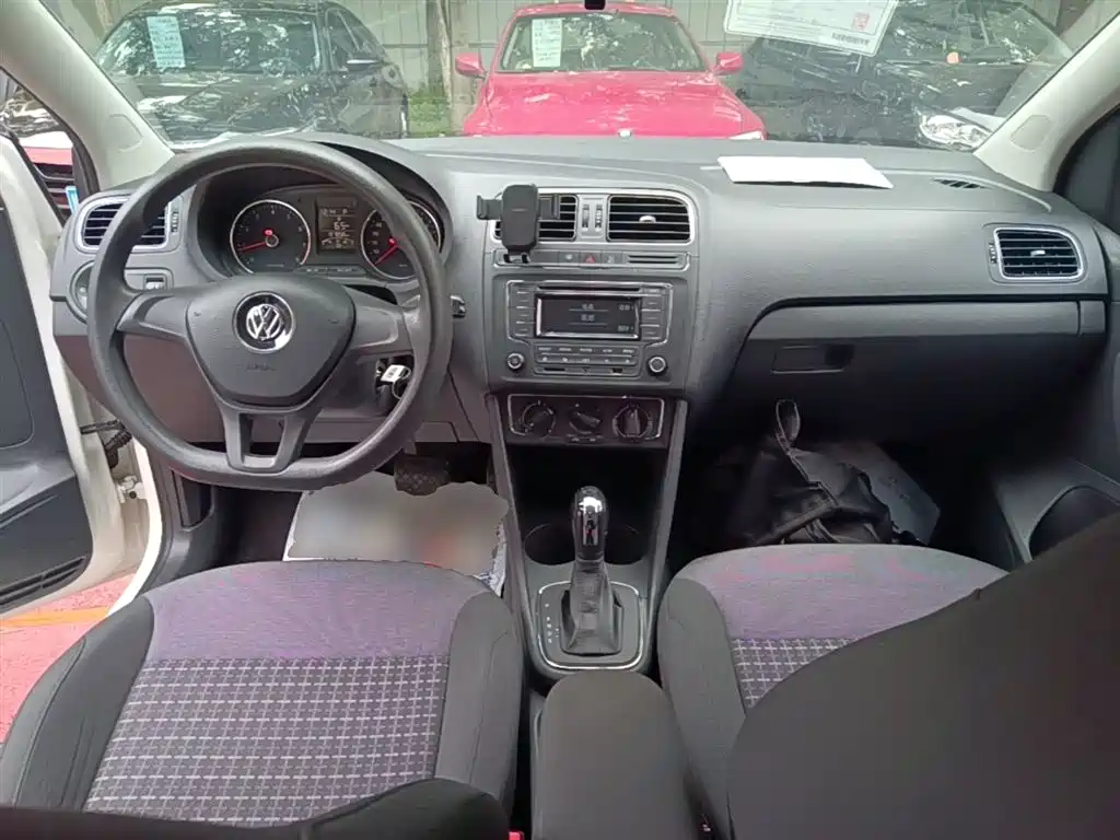 Volkswagen Polo 2014 1.6L Automatic Comfort Edition фото 10