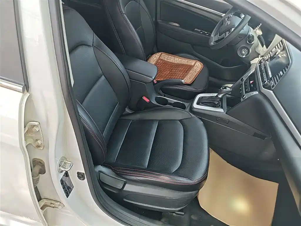 Hyundai Elantra 2016 Model 1.6L Automatic Smart Elite фото 25