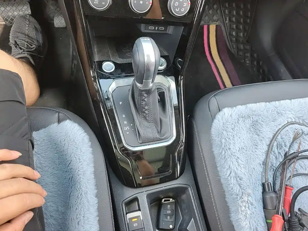 VOLKSWAGEN T-ROC EXPLORING SONGS