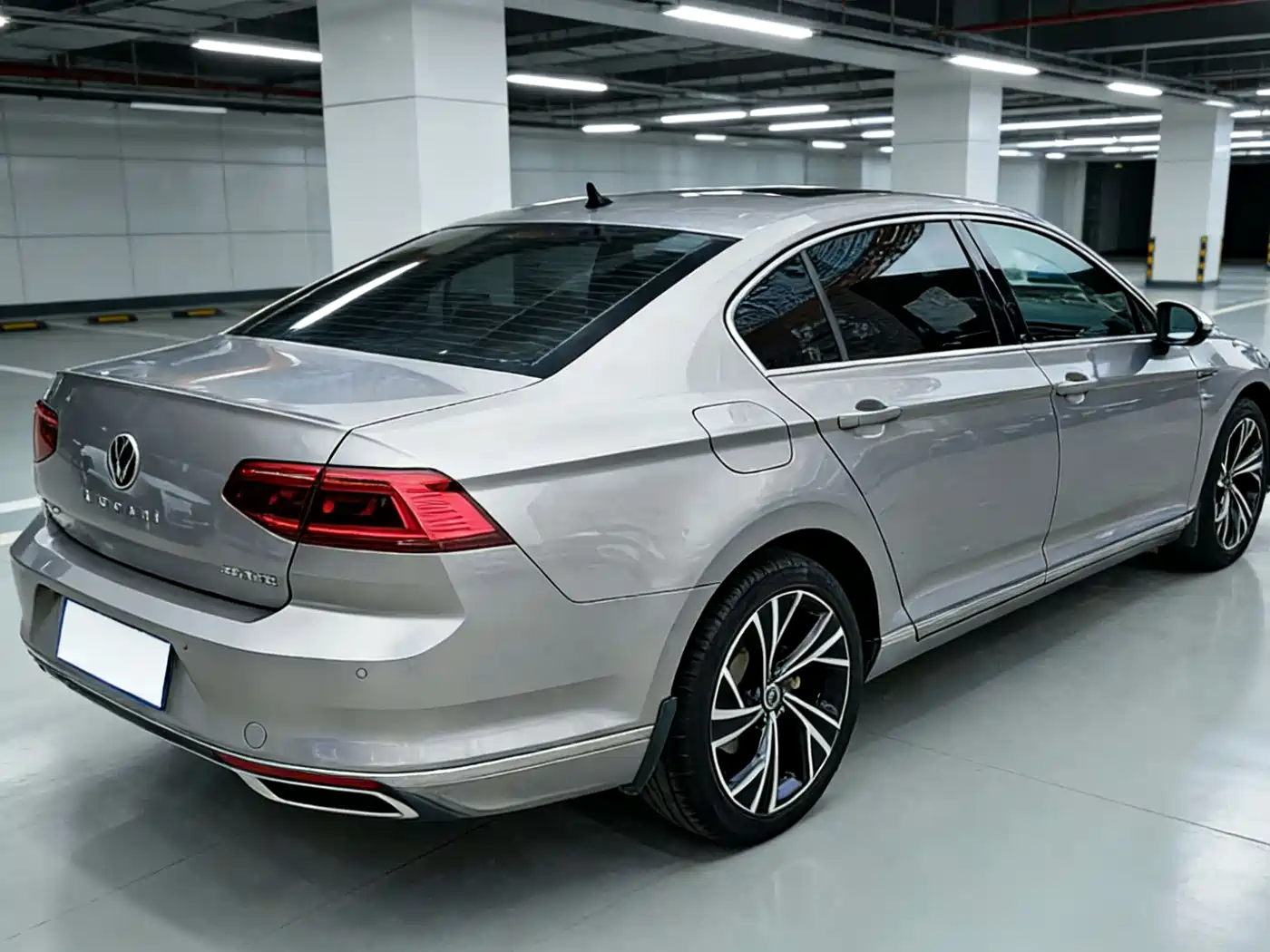 Volkswagen Magotan 2021 330TSI DSG 30th Anniversary Edition фото 7