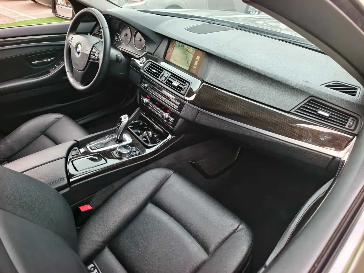 BMW 5 Series 2012 535Li Leadership фото 16