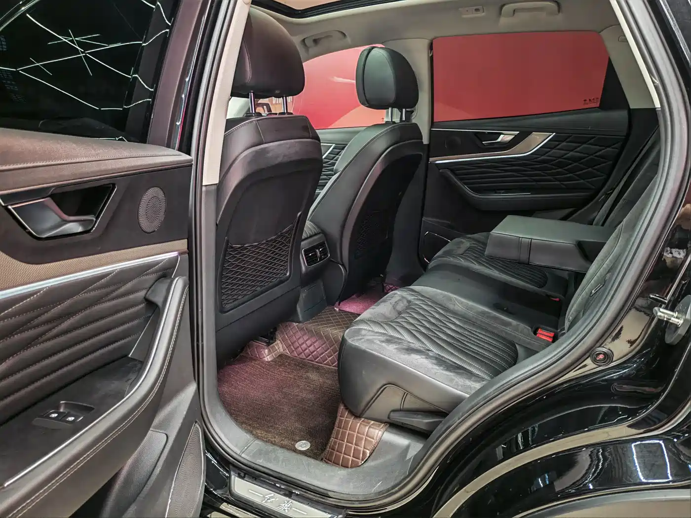 Hongqi HS5 2022 Facelift 2.0T Smart Flag Enjoyment AWD Edition фото 9