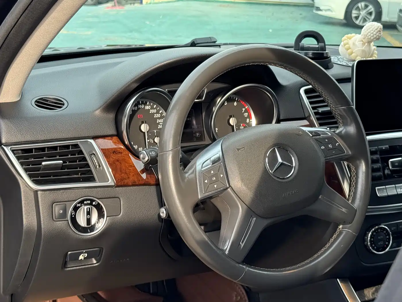 Mercedes-Benz M-Class 2012 Model ML 350 Luxury фото 9