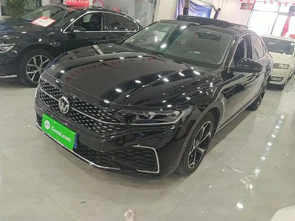 Volkswagen Passat 2023 330TSI Starlight Elite Edition фото 2