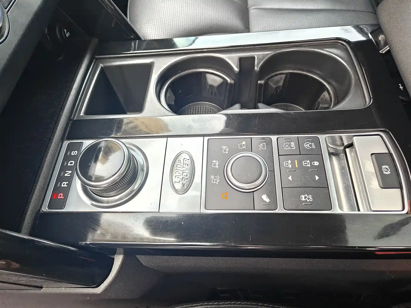 Land Rover Discovery 2017 3.0 SC V6 SE фото 10