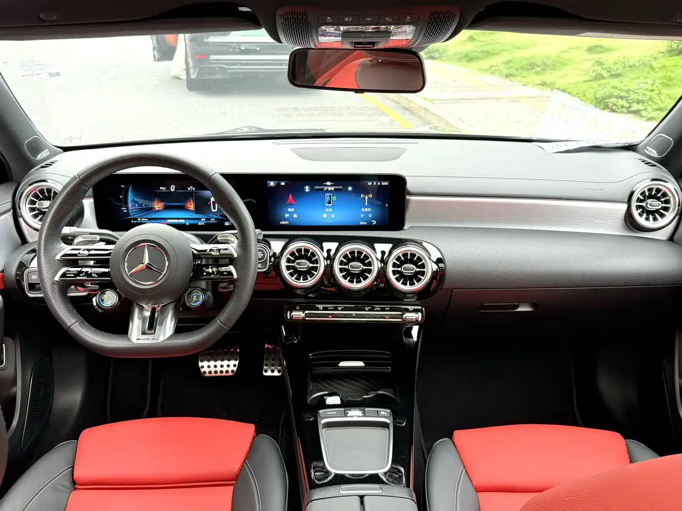 Mercedes-Benz A-Class AMG 2025 AMG A 35 L 4MATIC фото 8