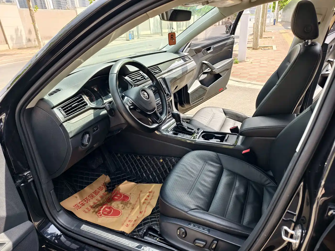 Volkswagen Passat 2016 330TSI DSG Executive Edition фото 16