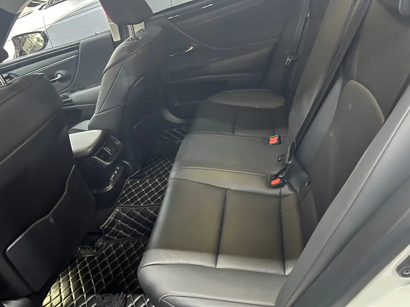 Lexus ES 2020 200 Excellence фото 8