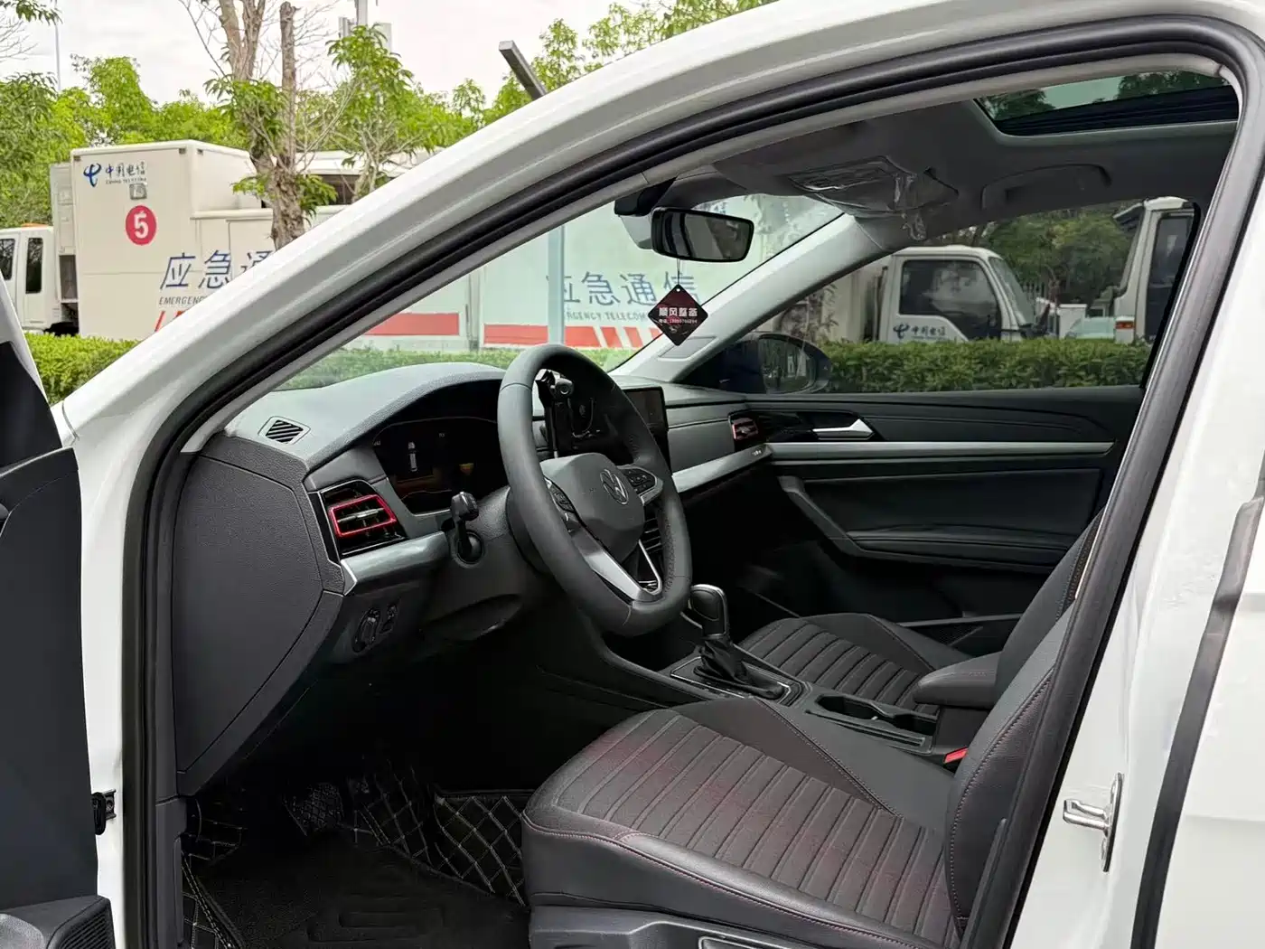 Volkswagen Lavida 2024 Model 300TSI DSG Starlight Full Comfort Edition фото 4