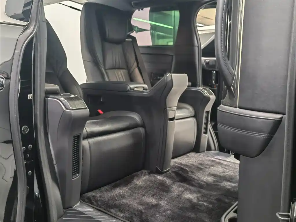 Lexus LM 2020 300h 4-Seat Imperial Edition фото 10