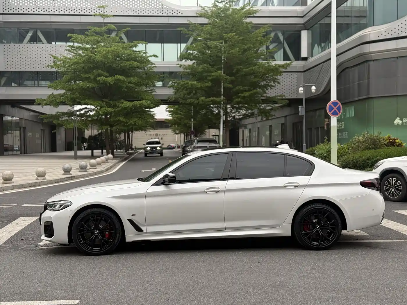 BMW 5 Series 2021 530Li Premium M Sport Package фото 8