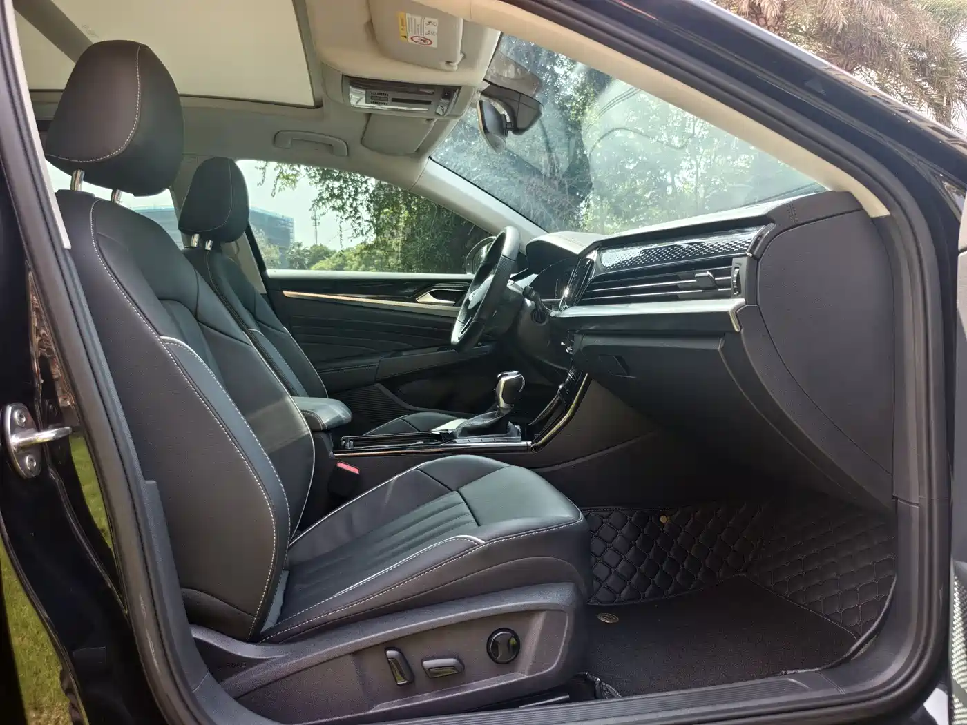 Volkswagen Passat 2022 330TSI Starlight Elite Edition фото 12