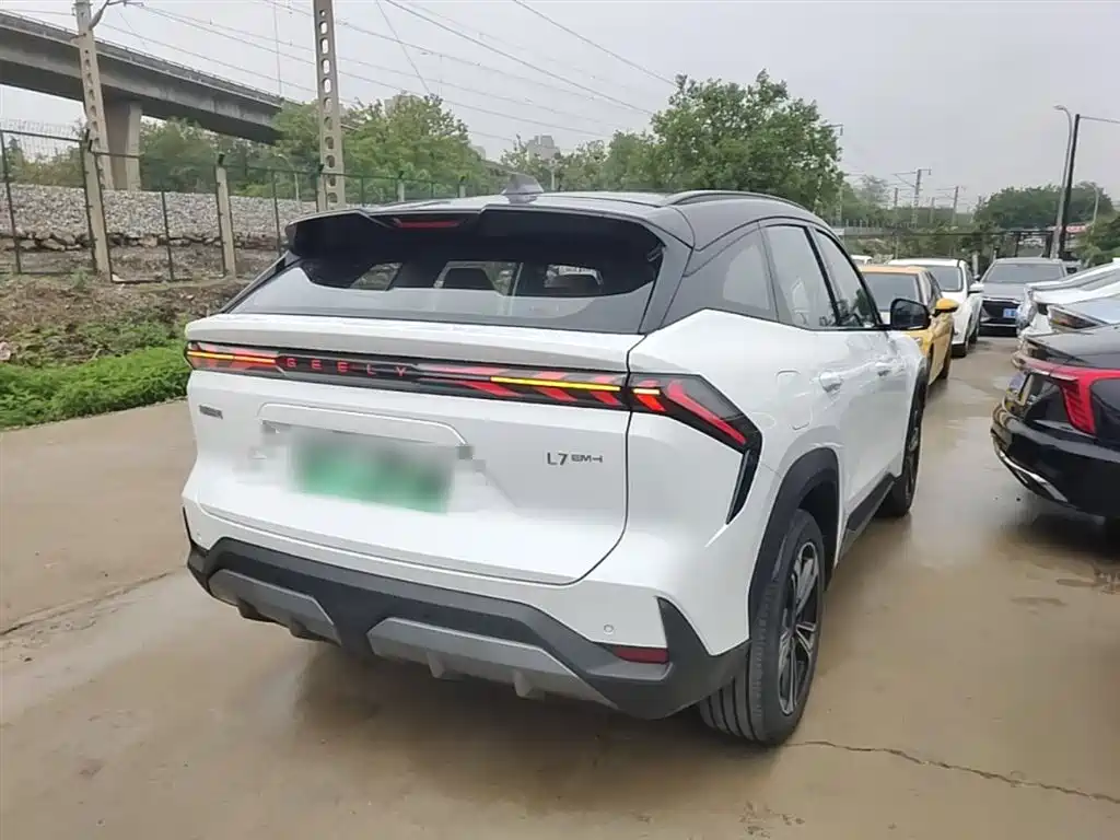 Geely Galaxy Galaxy L7 2025 EM-i 115km Explorer+ Edition фото 7
