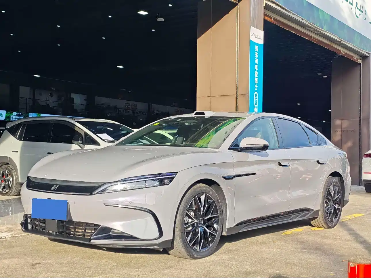 BYD Han 2025 DM-i Smart Driving Edition 125KM Honor