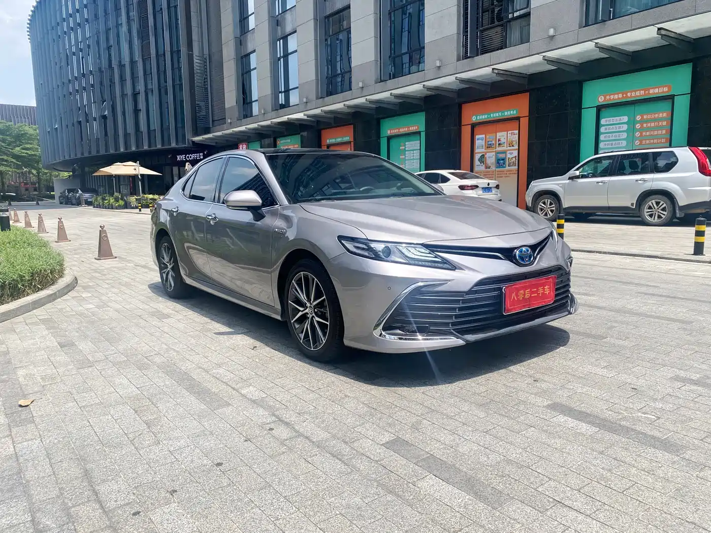 Toyota Camry 2021 Hybrid 2.5HG Luxury Edition фото 3