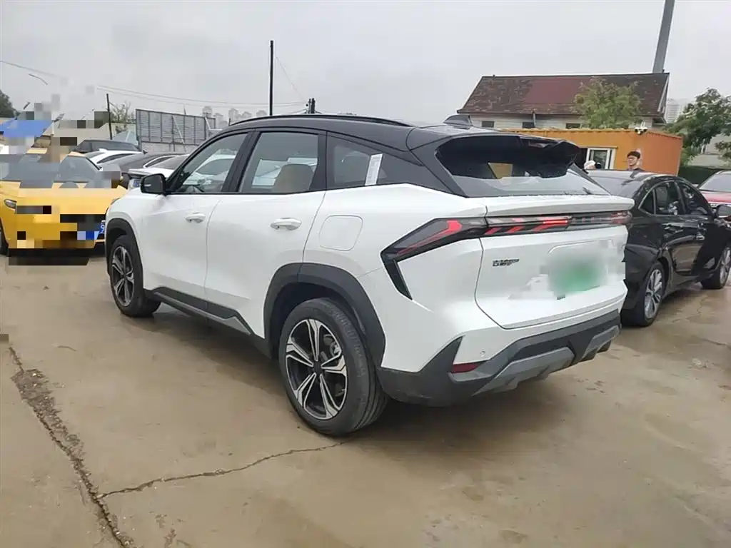 Geely Galaxy Galaxy L7 2025 EM-i 115km Explorer+ Edition фото 5