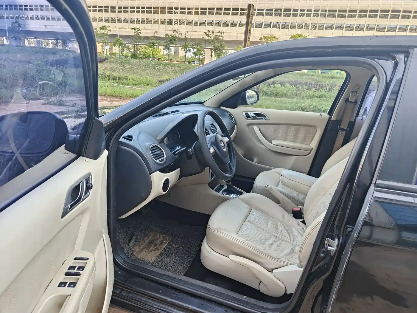 Volkswagen Lavida 2013 Classic 1.6L Automatic Trend Edition фото 4