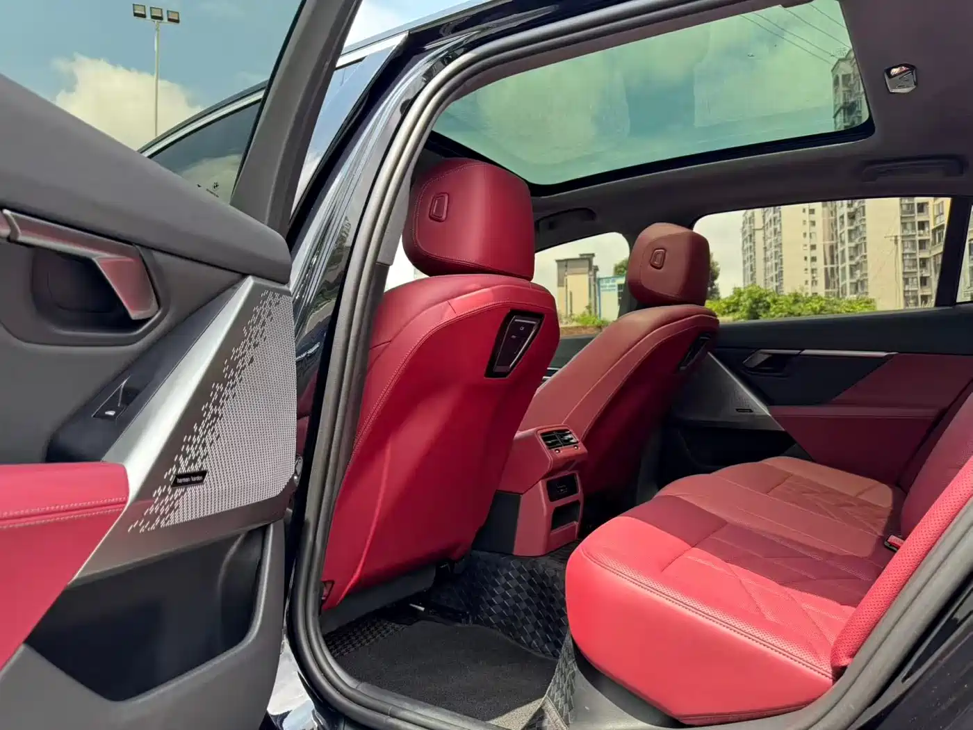 BMW 5 Series 2025 530Li Leading M Sport Package фото 5
