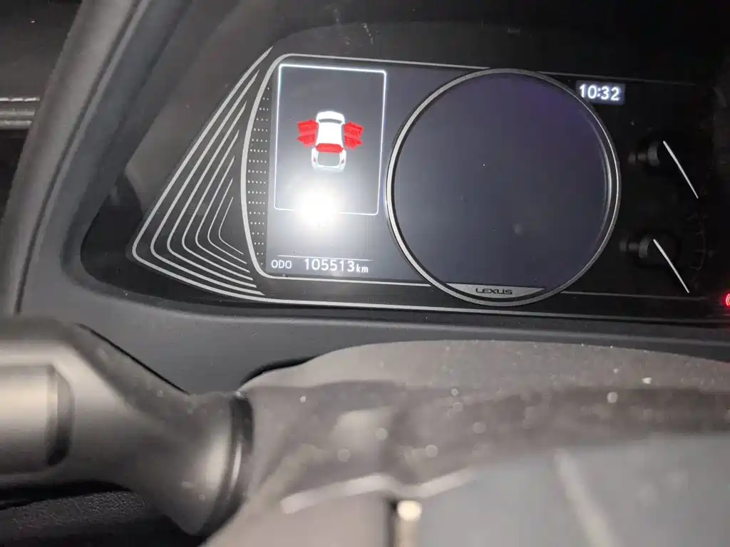 Фото 5 - Lexus UX