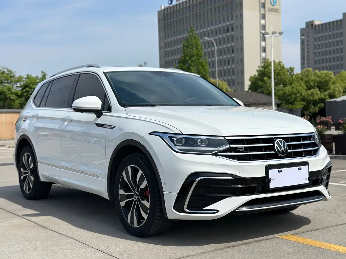 Volkswagen Tiguan L 2024 Outstanding 330TSI Auto 2WD R-Line Dragon Glory Edition фото 3