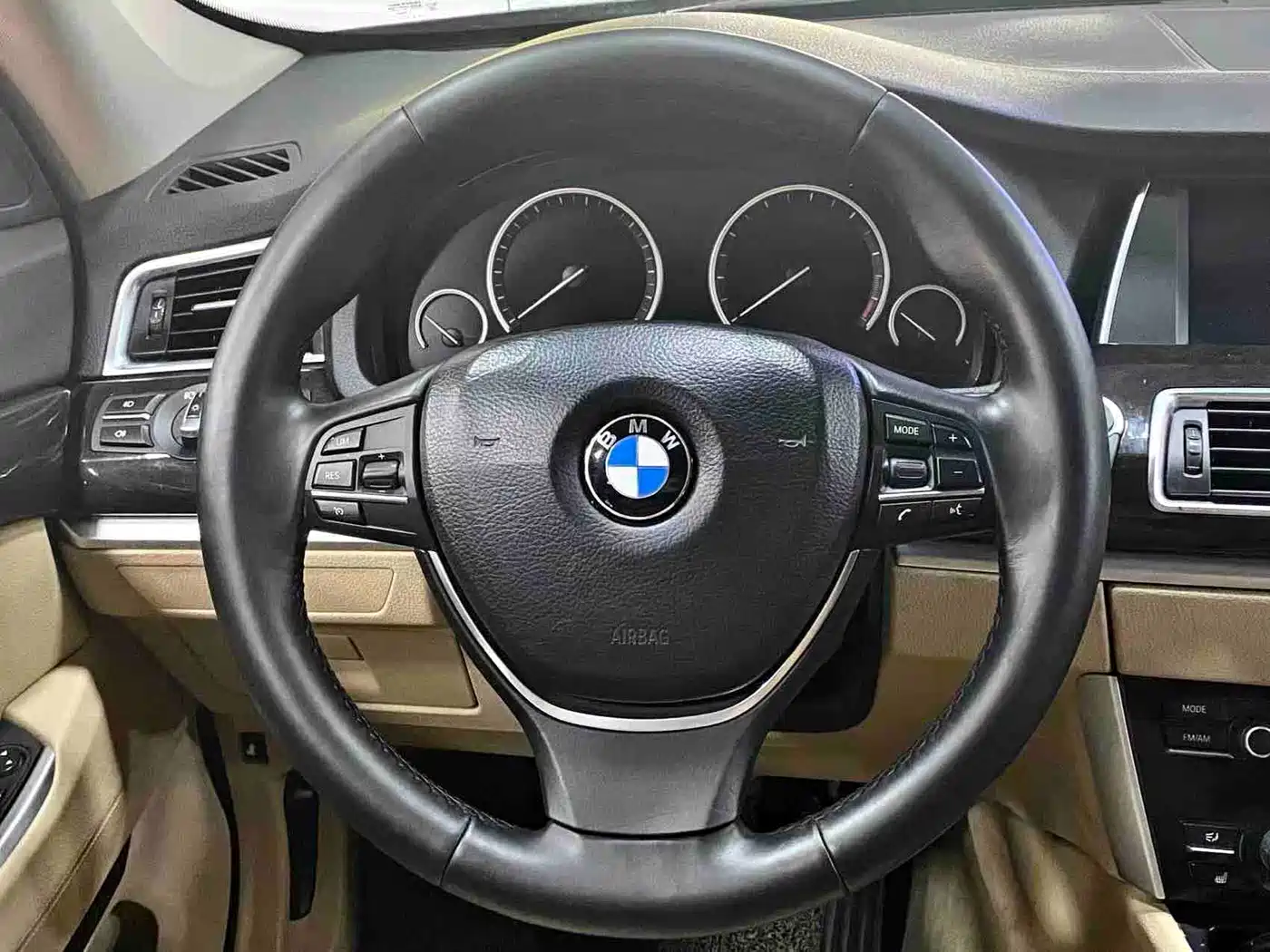 BMW 5 Series GT 2013 535i Leadership фото 19