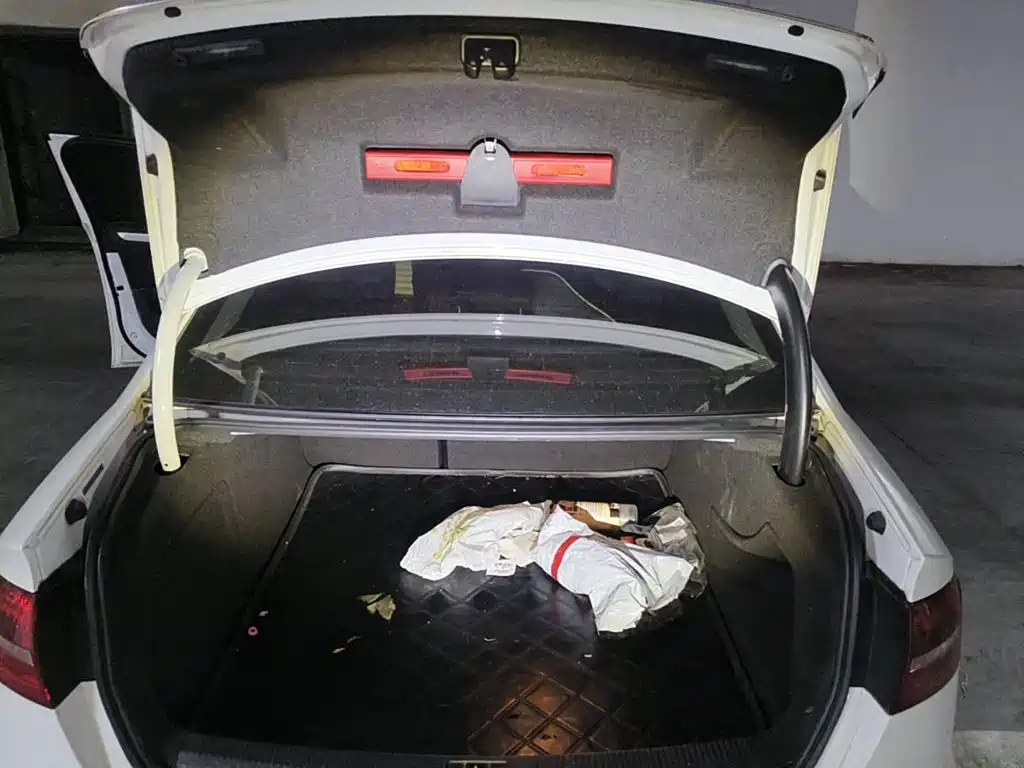 Фото 5 - Audi A4L