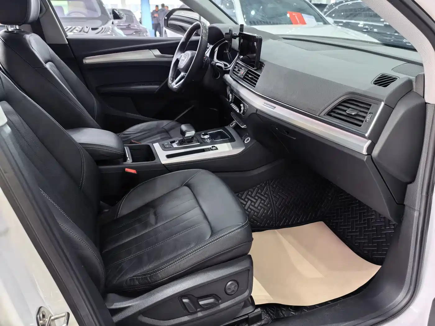 Audi Q5L 2020 Facelift 40 TFSI Honor Fashion фото 8