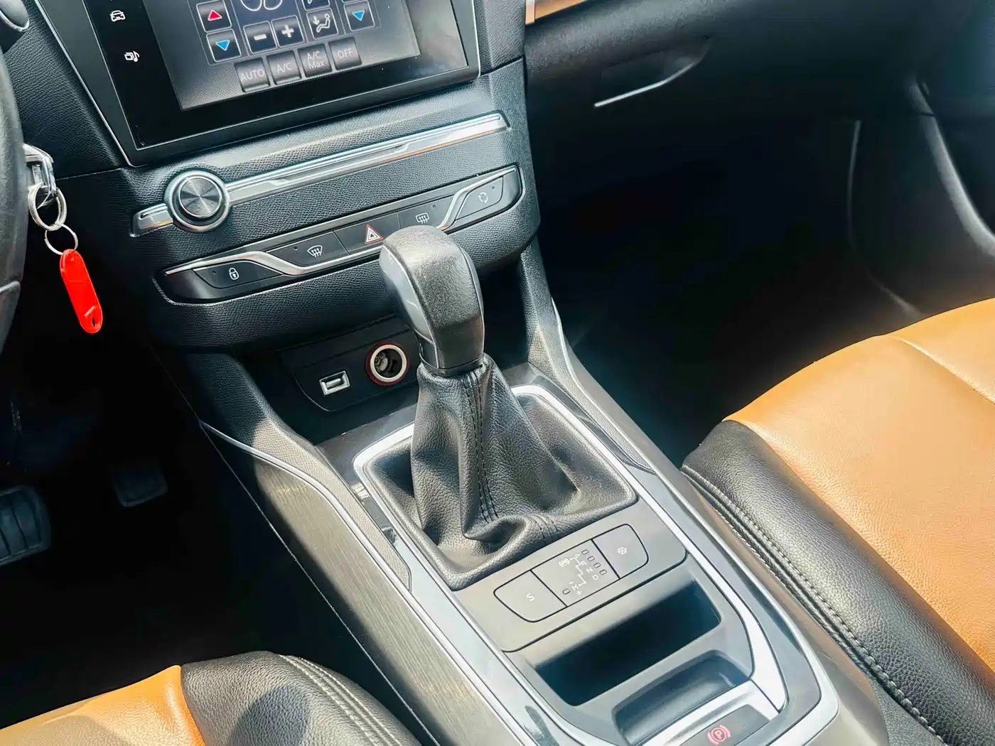 Peugeot 408 2016 1.6T Automatic Luxury Edition фото 17