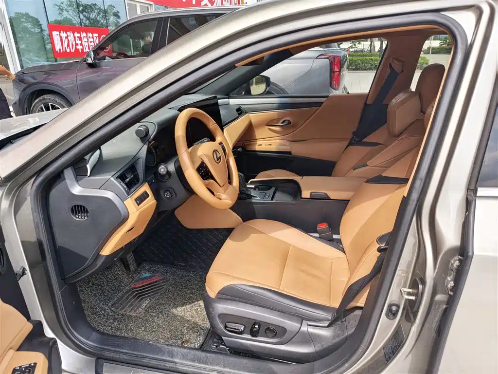 Lexus ES 2025 200 Ultimate Edition фото 7
