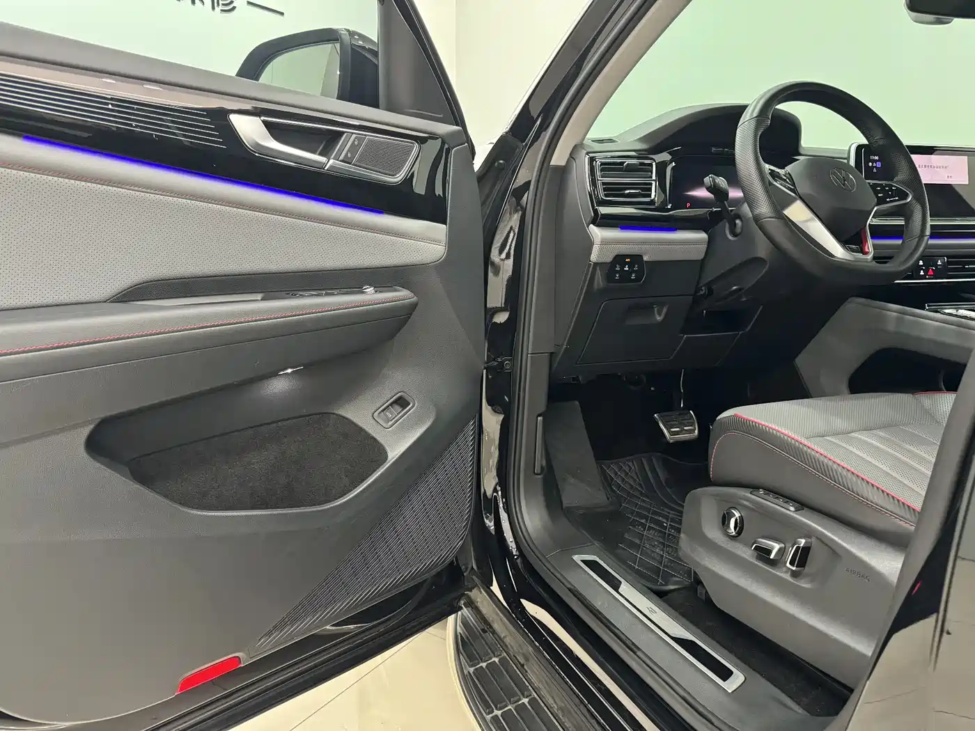 Volkswagen Teramont 2023 Teramont X 330TSI 2WD Premium Luxury фото 4