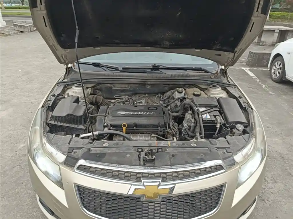 Chevrolet Cruze 2013 Hatchback 1.6L Manual Luxury фото 20