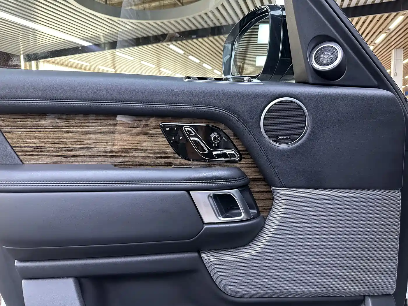 Land Rover Range Rover 2018 3.0 SC V6 Vogue Heritage Extended Edition фото 17