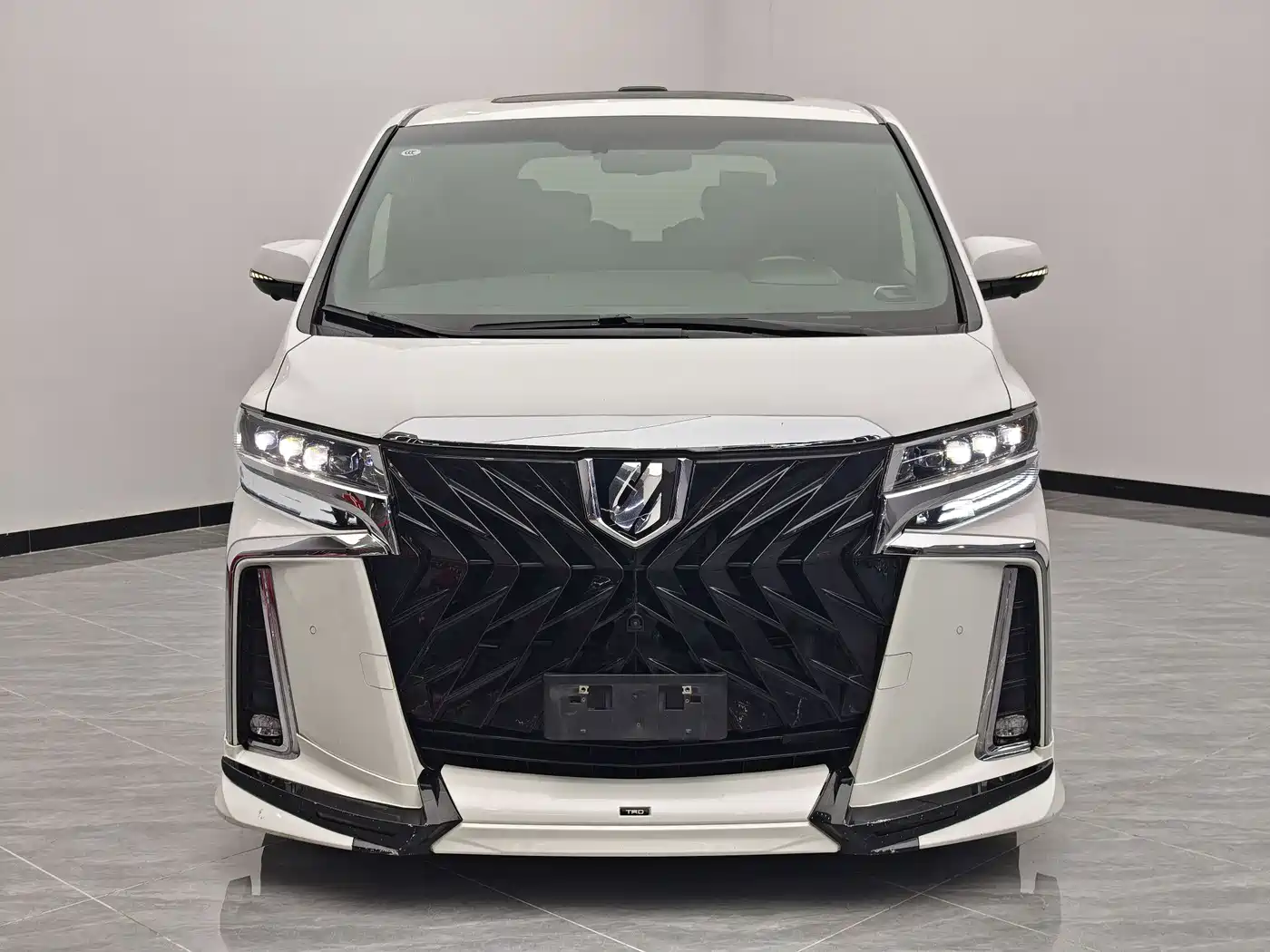 Toyota Alphard 2018 Facelift 3.5L Premium Edition фото 2