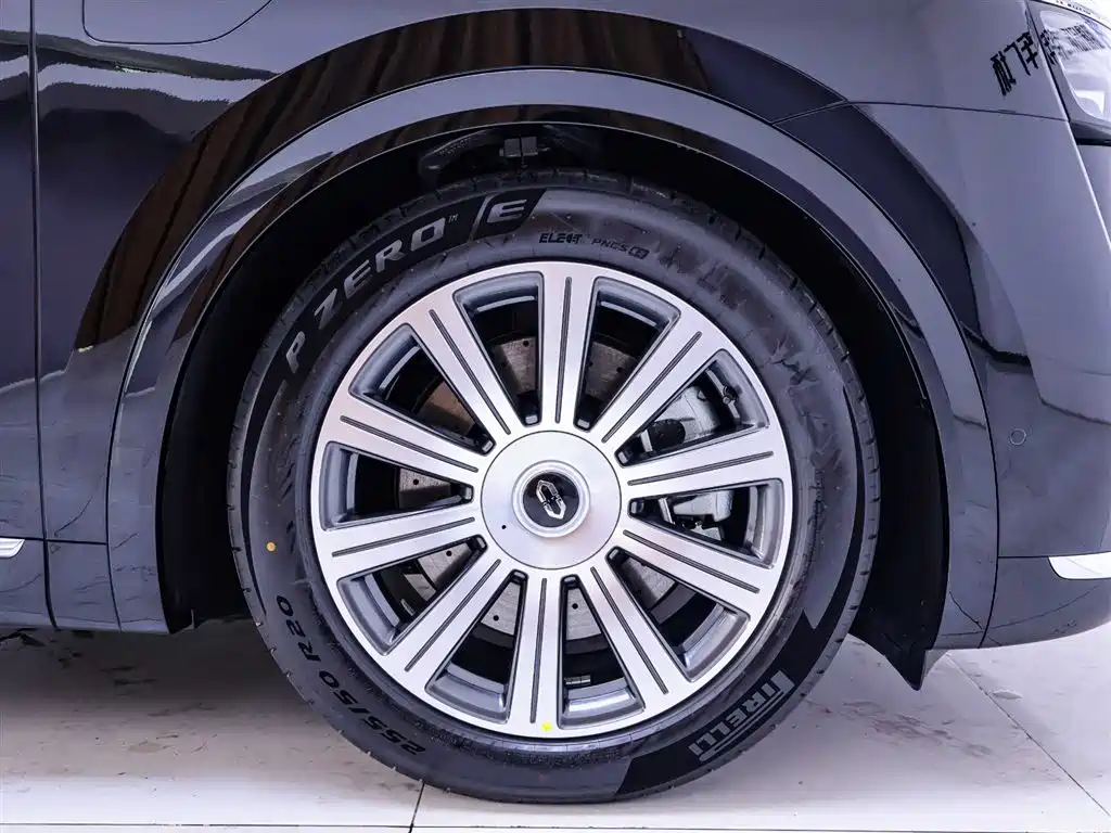 AITO Wenjie AITO M8 2025 Model Extended Range Max+ Edition 53.4kWh 6-Seater фото 6