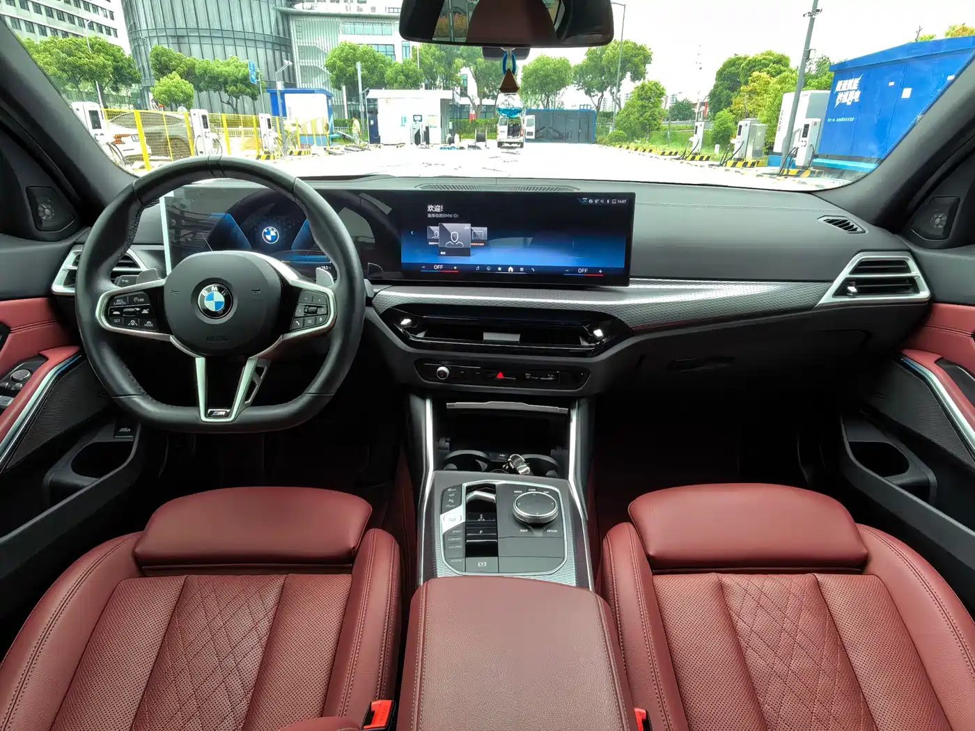 BMW 3 Series 2025 330Li Premium M Sport Night Edition фото 6