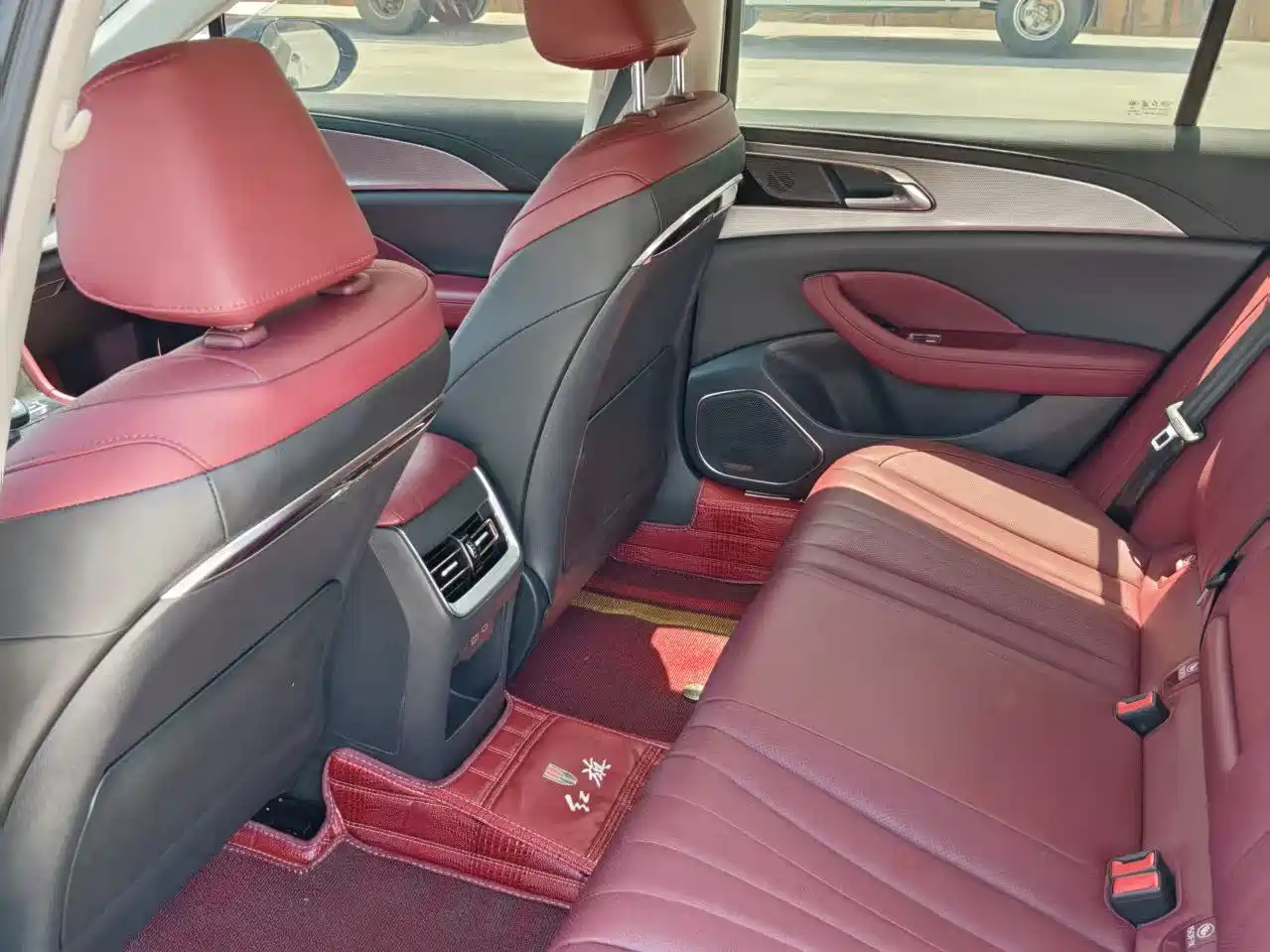 Hongqi H5 2024 1.5T HEV Smart Connect Flag Smooth Edition фото 10