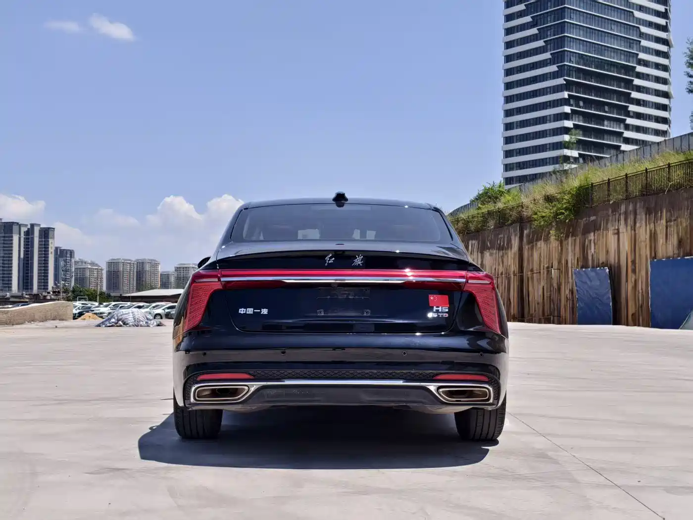 Hongqi H5 2024 1.5T HEV Smart Connect Flag Smooth Edition фото 17