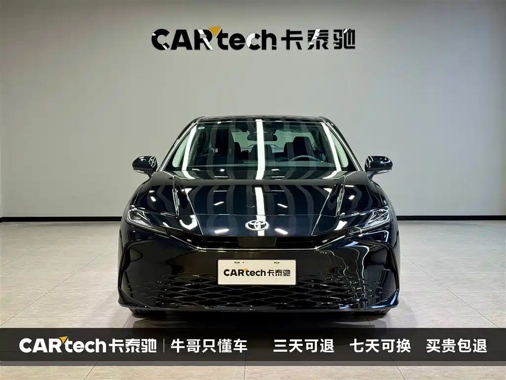 Toyota Camry 2026 Hybrid 2.0HGVP Luxury Edition фото 3
