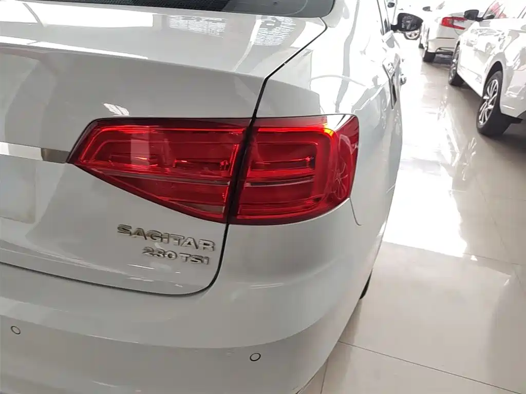Volkswagen Sagitar 2017 230TSI Automatic Comfort фото 8