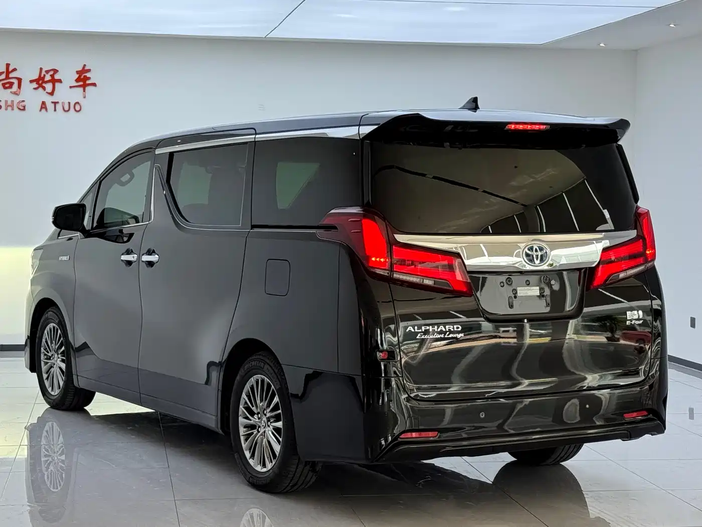 Toyota Alphard 2020 Hybrid 2.5L Premium Edition фото 12