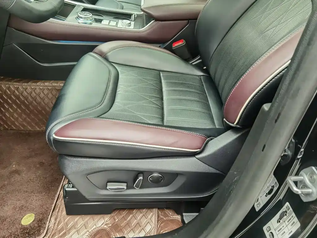 Photo 20 - Ford Explorer