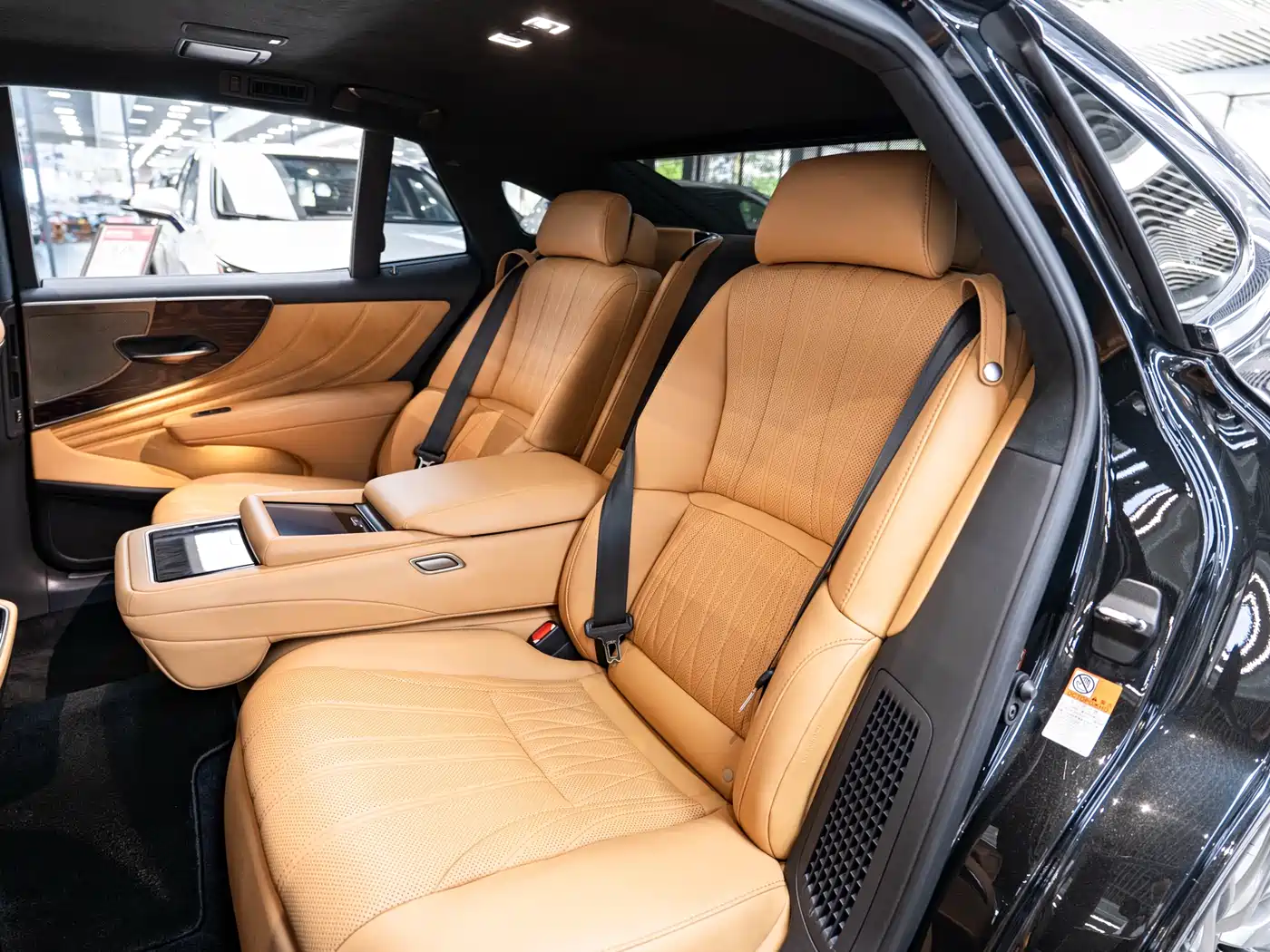 Lexus LS 2021 500h Luxury Edition фото 12