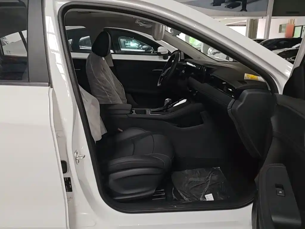 Фото 25 - Roewe i5