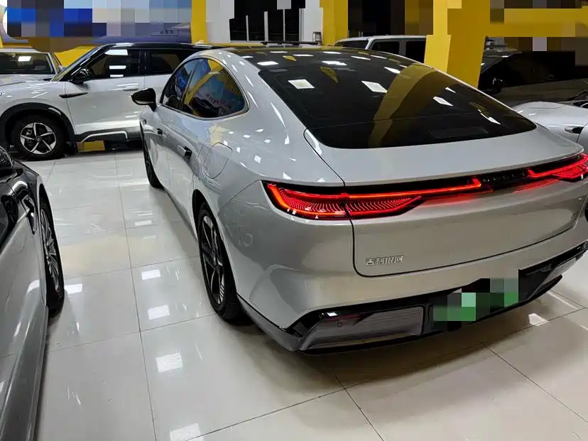 Geely Galaxy Galaxy E8 2024 2024 Model 550km RWD Soaring Dragon Edition