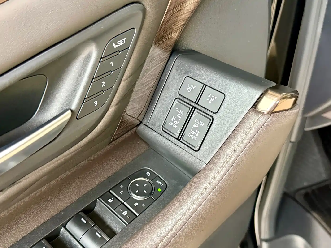 Toyota Alphard 2025 Hybrid 2.5L Prestige Gold Edition фото 10