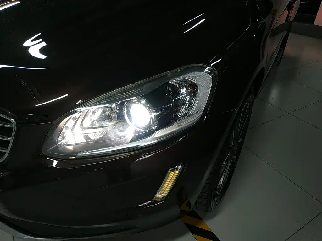Фото 18 - Volvo XC60