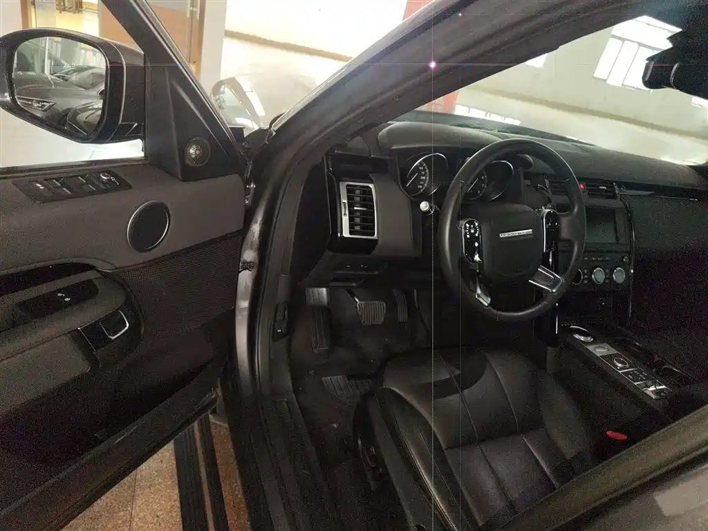 Land Rover Discovery 2019 2.0T SE фото 9