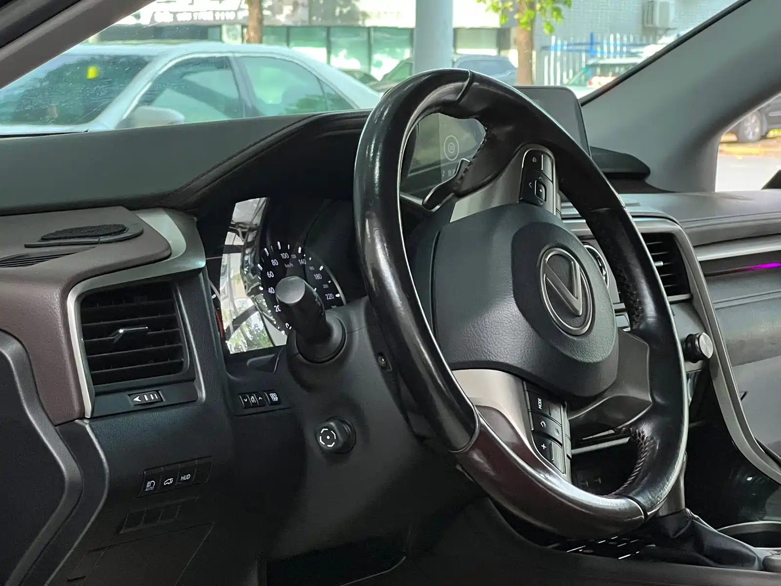 Фото 10 - Lexus RX