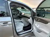 Фото 13 - Roewe iMAX8 EV